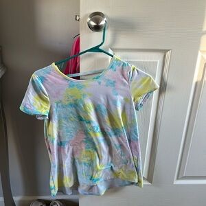 Getting rid of this shirt I bought one year ago hope it will fit you